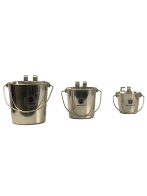 Миски, поилки, хранение корма Mr.Kranch Ведро Mr.Kranch из нержавеющей стали с креплением для клеток и вольеров 6,8 л (вид 14) Миски, поилки, хранение корма Mr.Kranch Ведро Mr.Kranch из нержавеющей стали с креплением для клеток и вольеров 6,8 л (фото, вид 14)