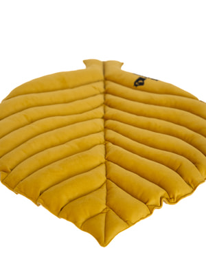 Лежанки, коврики, домики Mr.Kranch Лежанка Mr.Kranch для собак Листочек средняя, размер 90х65х5см, охра (вид 2) Лежанки, коврики, домики Mr.Kranch Лежанка Mr.Kranch для собак Листочек средняя, размер 90х65х5см, охра (фото, вид 2)